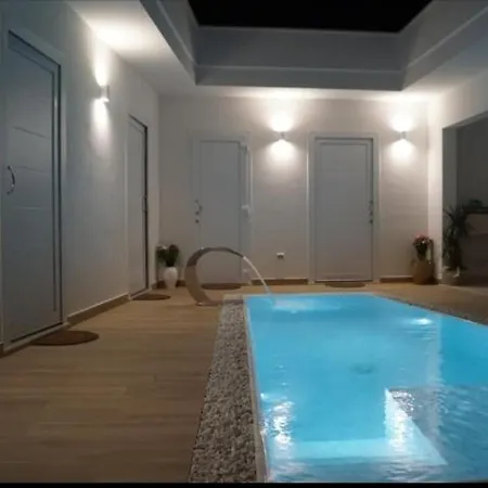 Lux Bed & Breakfast 4*